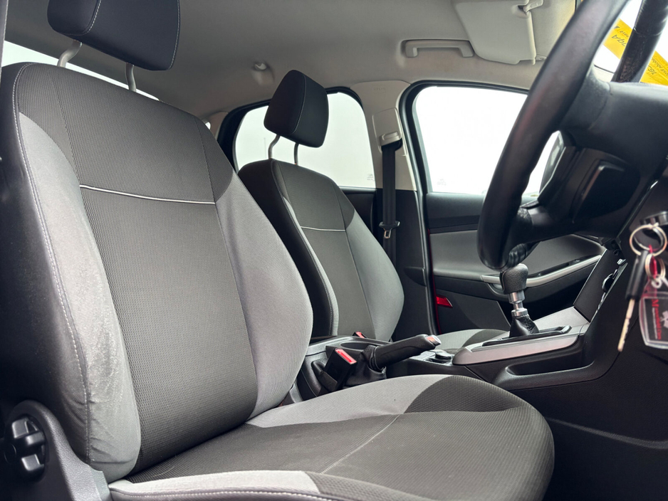 2012 Ford Focus - image 11