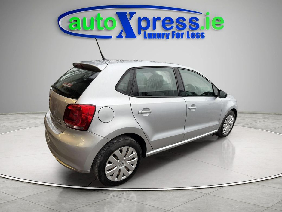 2013 Volkswagen Polo - image 2