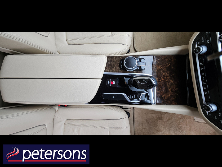 2020 BMW 5 Series - image 19