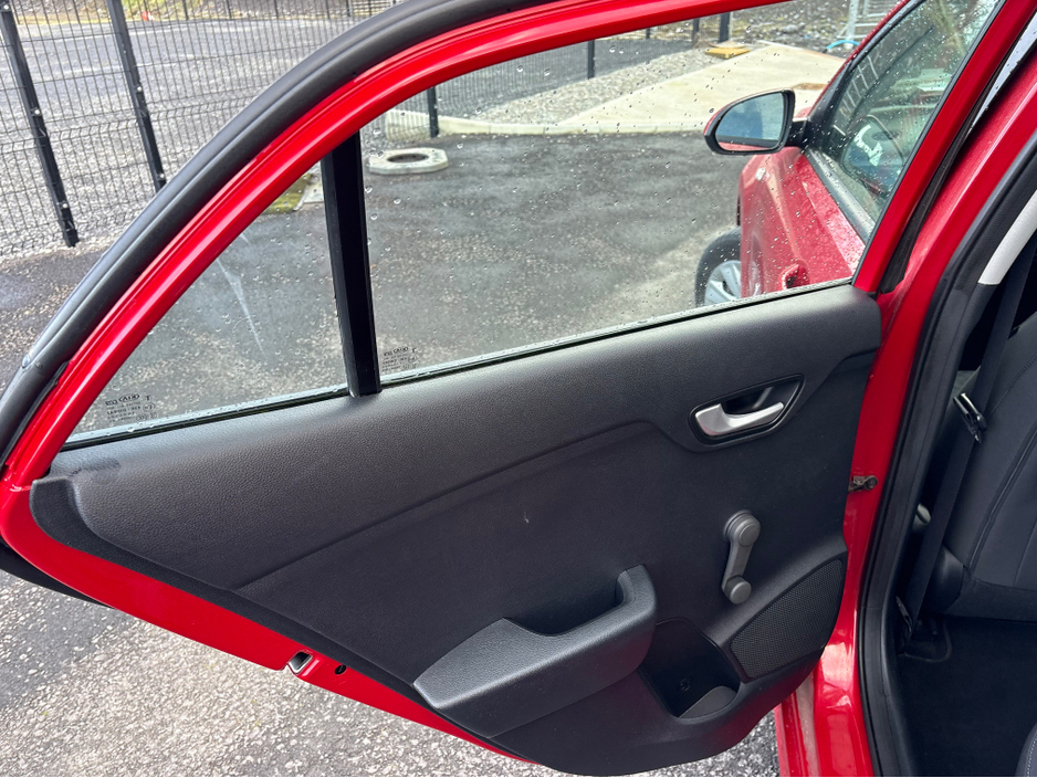 2018 Kia Rio - image 19