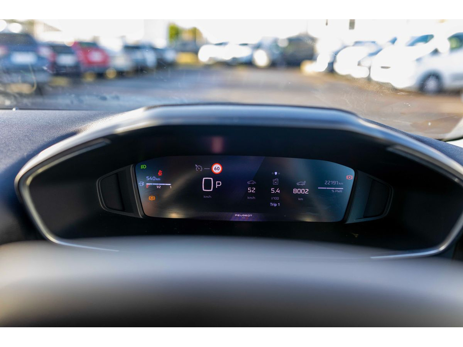 2025 Peugeot 208 - image 6