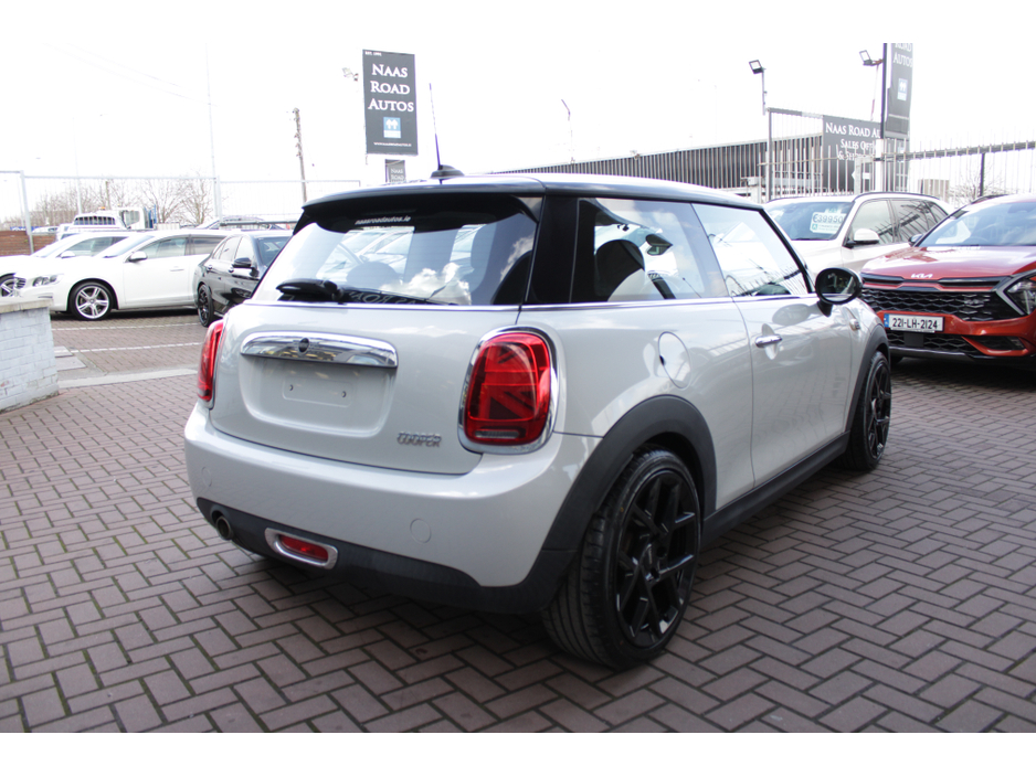 2019 MINI Cooper - image 4