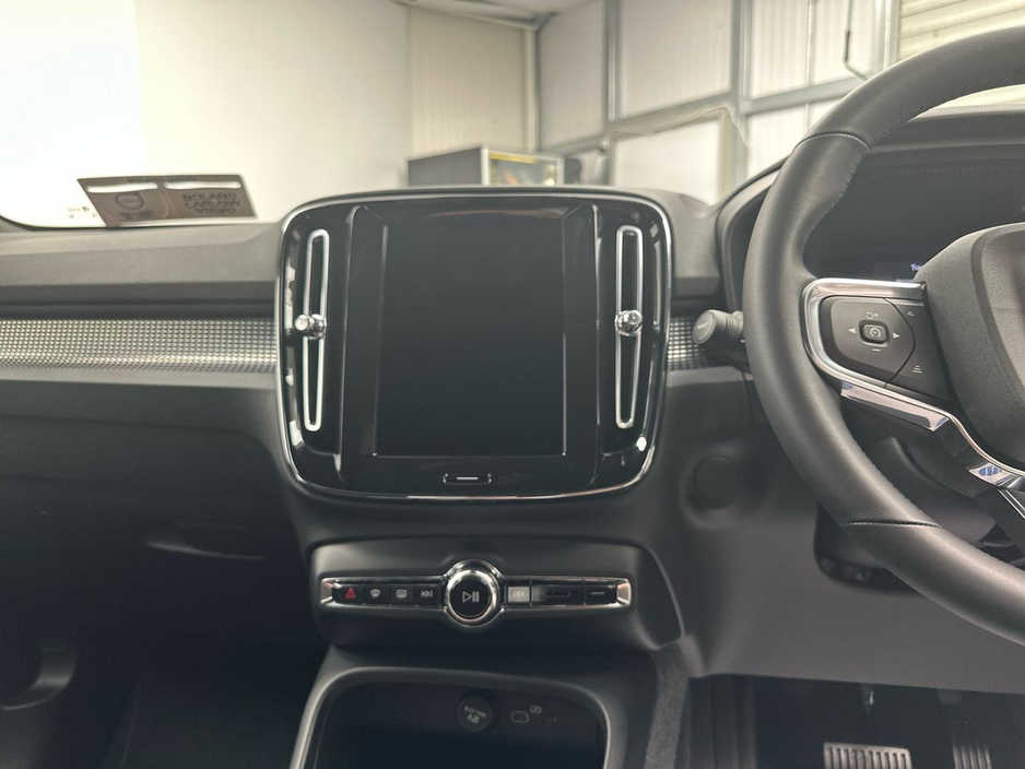 2026 Volvo EX40 - image 8