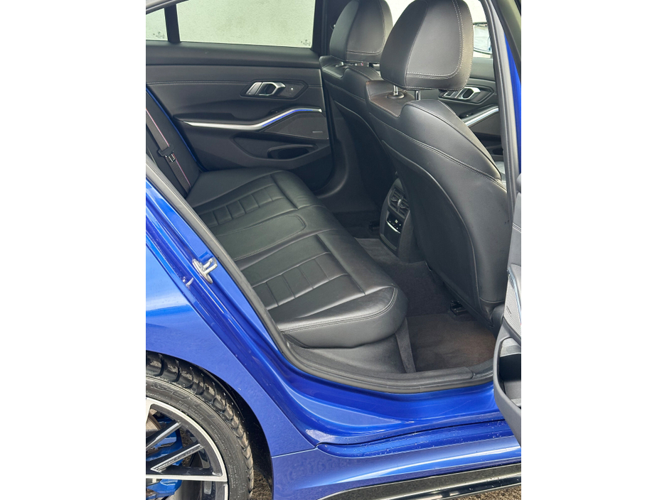 2020 BMW 3 Series - image 19