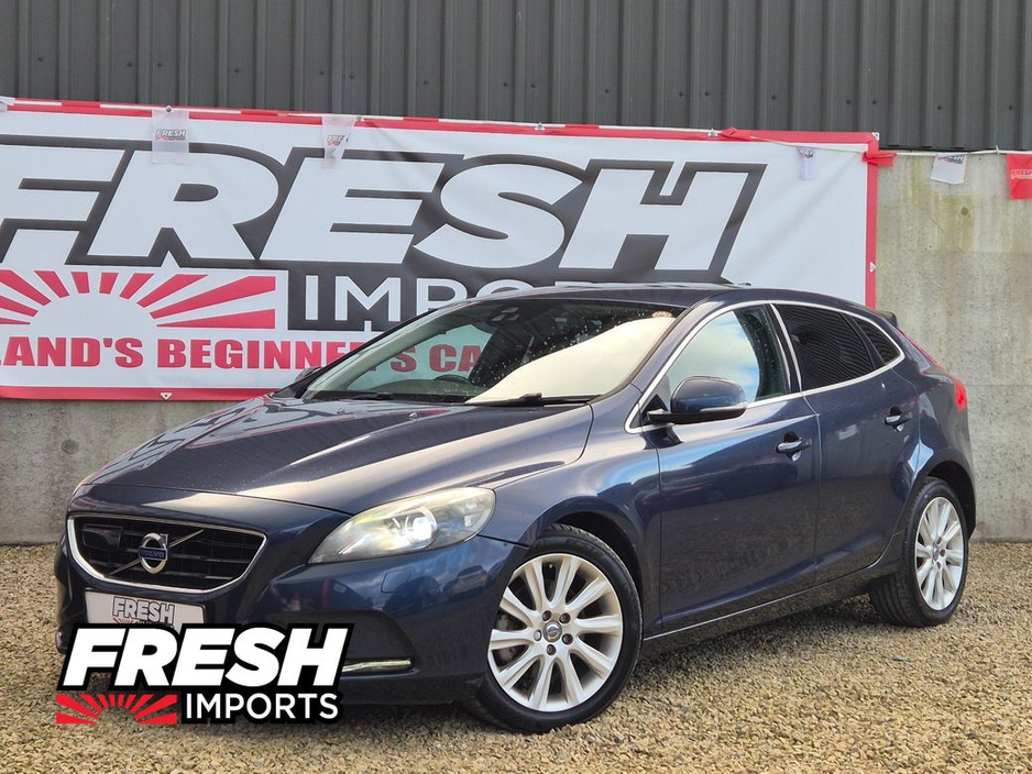 2015 Volvo V40 - image 20