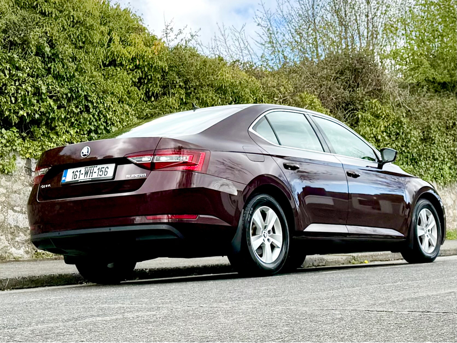 2016 Skoda Superb - image 11