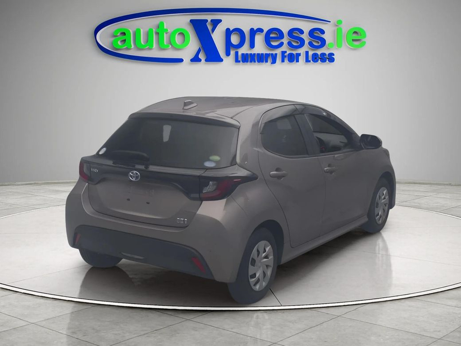 2020 Toyota Yaris - image 3