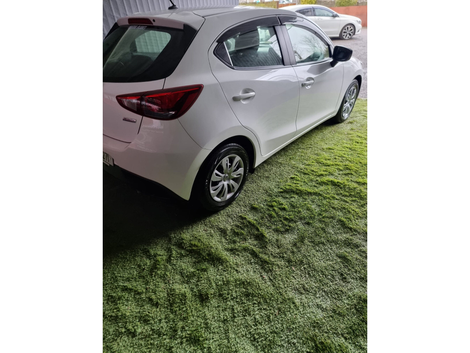 2016 Mazda Demio - image 5