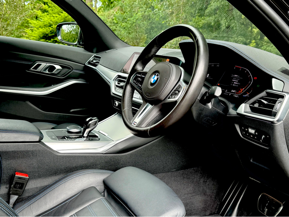 2022 BMW 3 Series - image 34