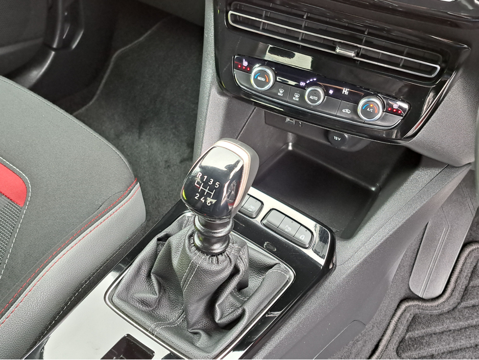 2022 Opel Mokka - image 26