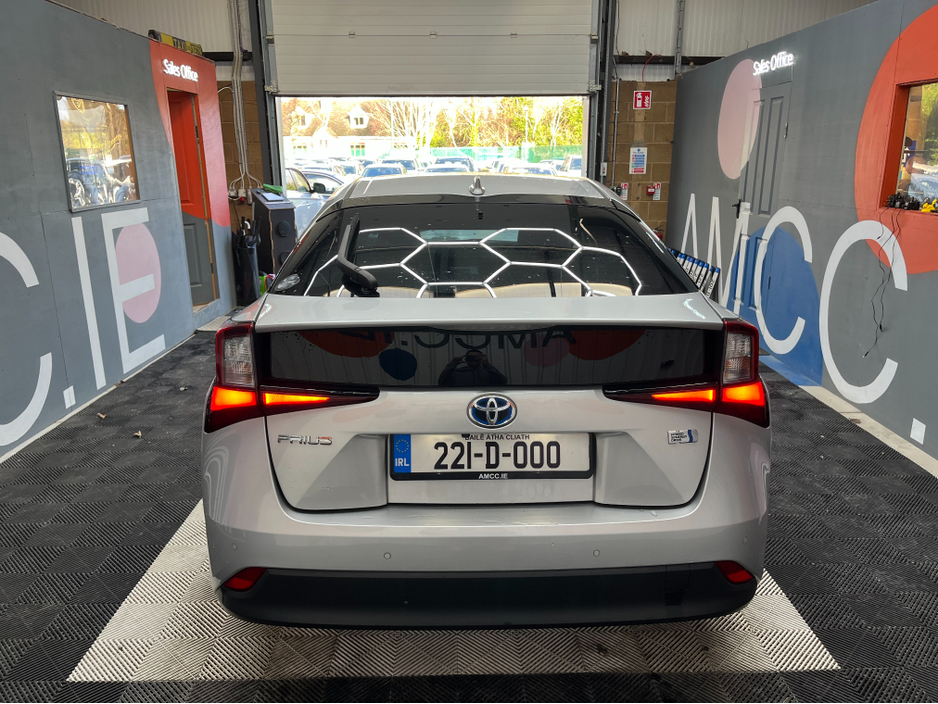 2022 Toyota Prius 2022 TOYOTA PRIUS S SAFETY SENSE 1.8 AUTOMATIC / CRUISE CONTORL / REVERSE CAMERA AND MORE