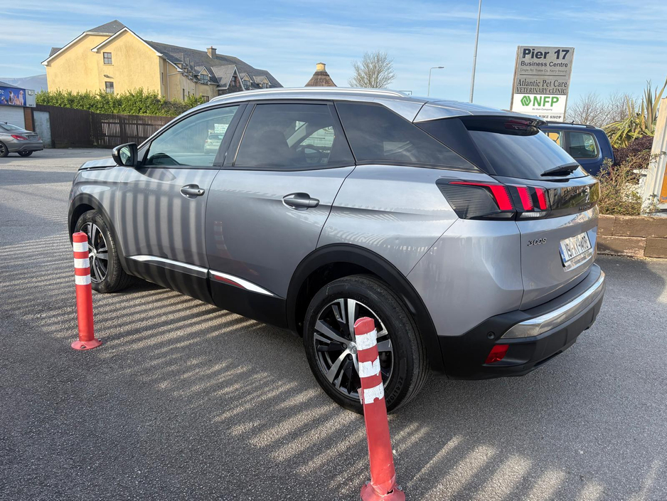 2019 Peugeot 3008 - image 6