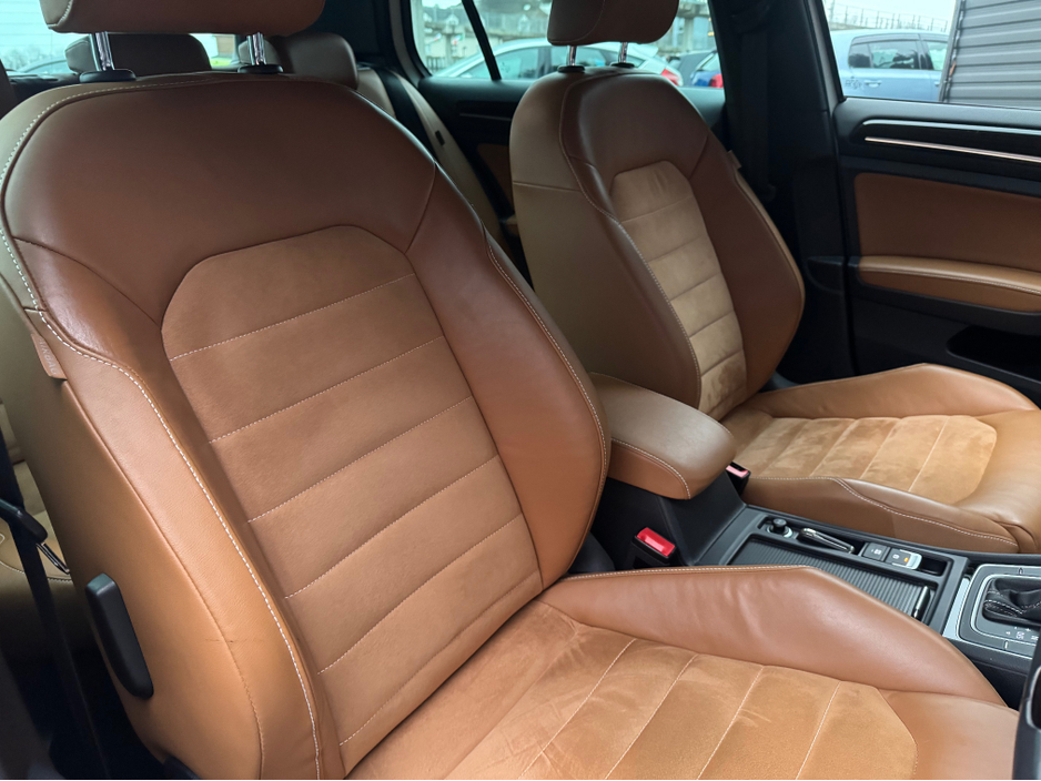 2015 Volkswagen Golf - image 8