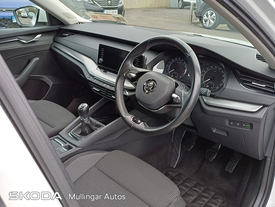 2021 Skoda Octavia - image 8