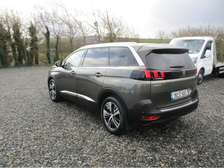 2019 Peugeot 5008 - image 9