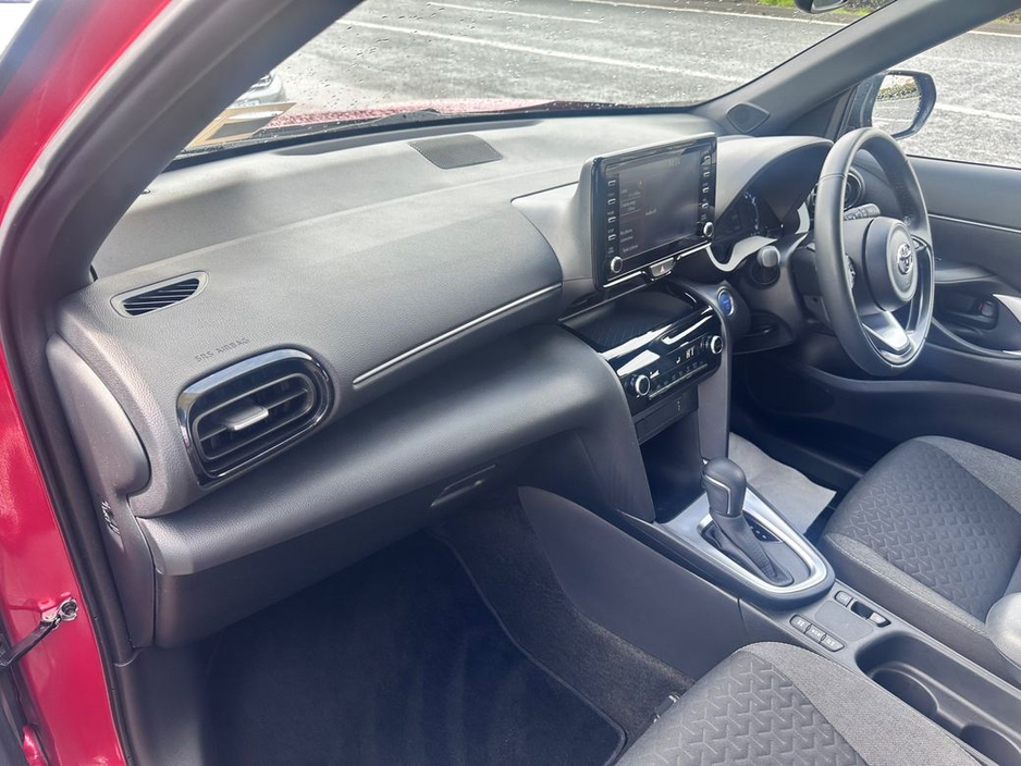 2024 Toyota Yaris Cross - image 24