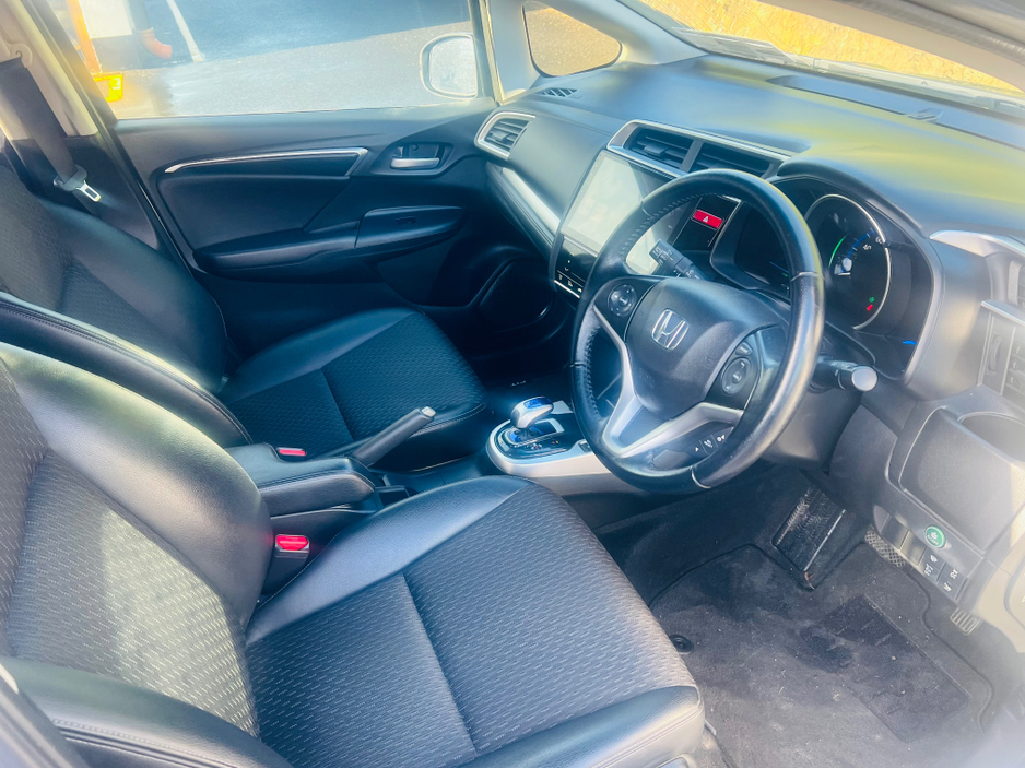 2017 Honda Fit DAA-GP5 €12,950