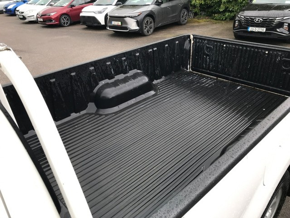 2015 Toyota Hilux - image 7