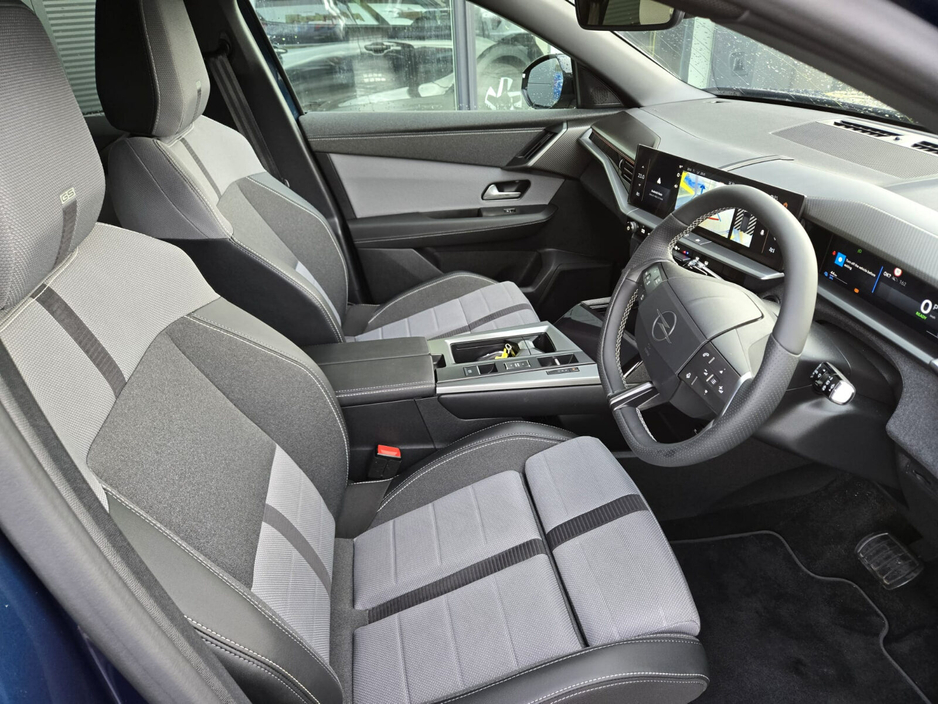 2025 Opel Grandland GS 73 kWh BEV €38,000