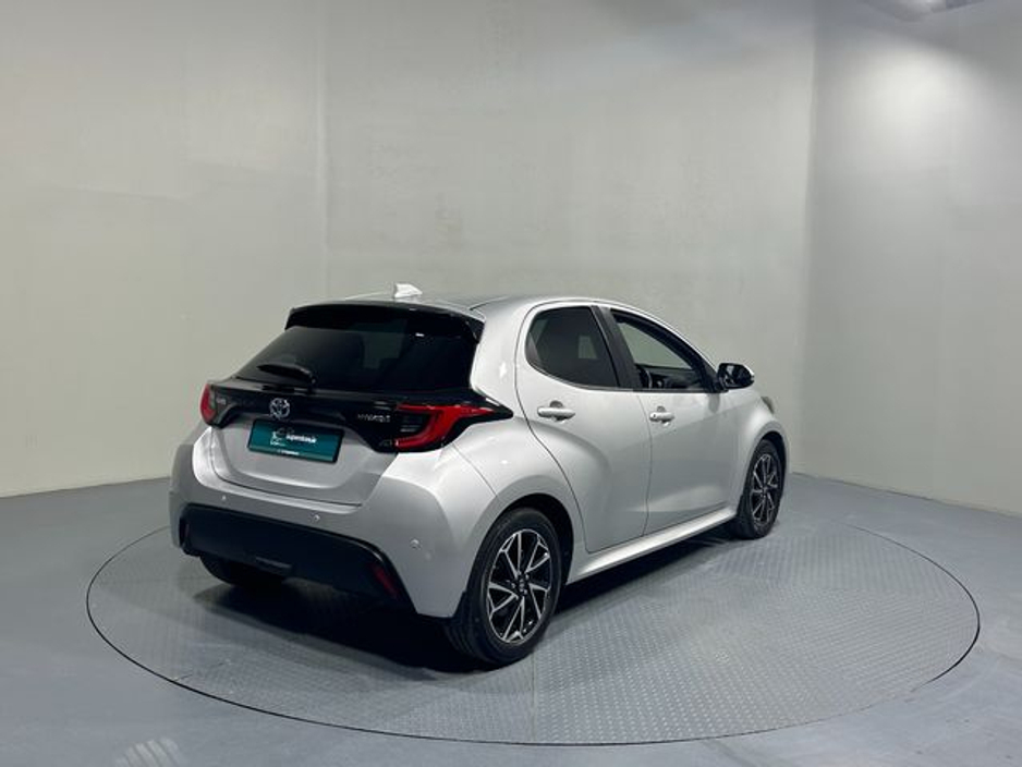 2021 Toyota Yaris - image 7