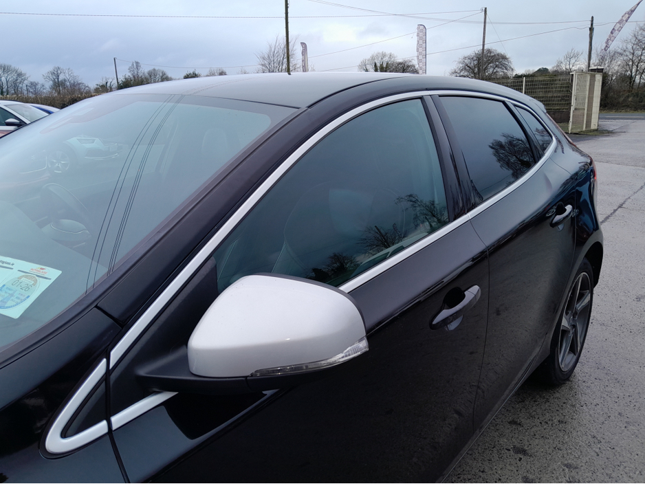 2016 Volvo V40 D2 R-DESIGN ED 5DR