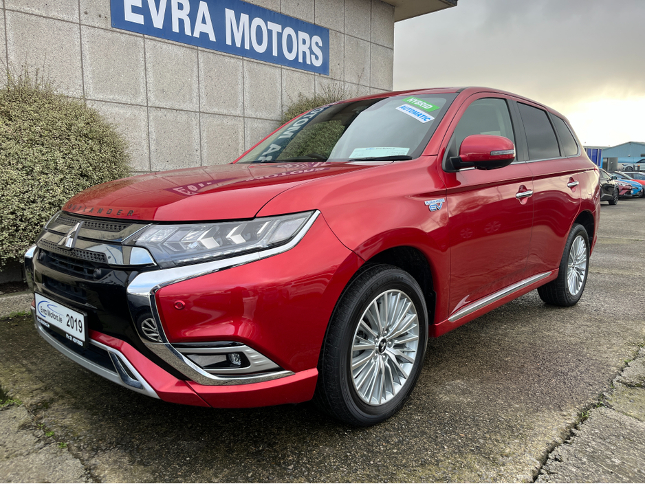 2019 Mitsubishi Outlander G 4WD AUTOMATIC 2.4 PETROL PLUG IN HYBRID //HIGH SPEC//HALF LEATHER SEATS//HEATED SEATS AND STEERING WHEEL//REVERSE CAMERA//KEYLESS ENTRY// €22,950