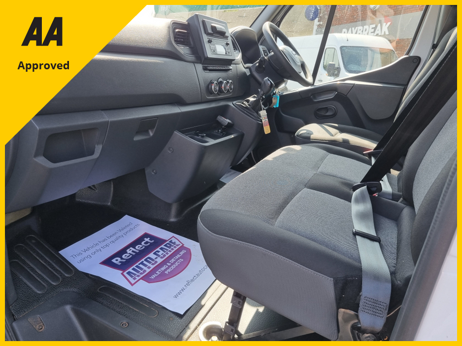 2020 Nissan NV400 - image 19