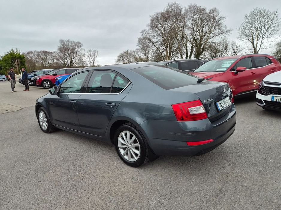 2016 Skoda Octavia - image 11