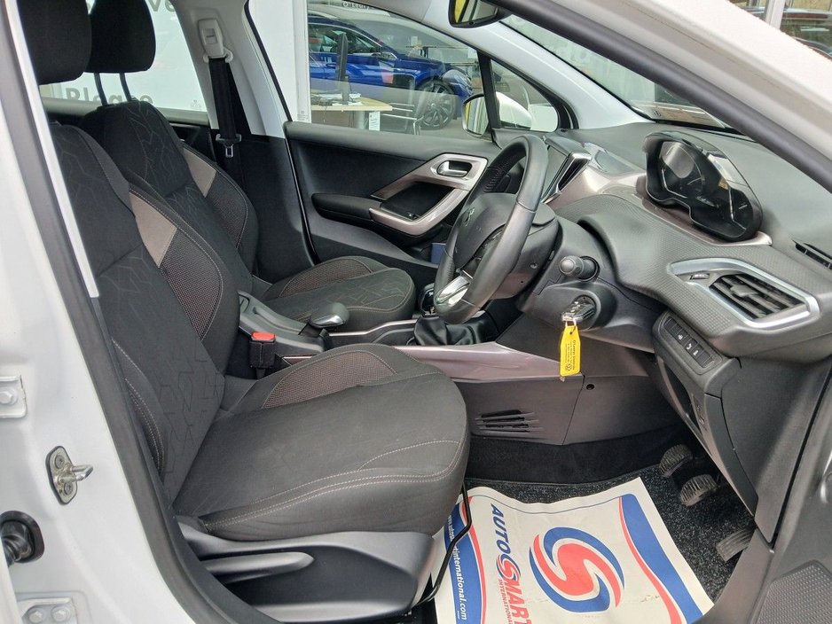 2014 Peugeot 2008 - image 9