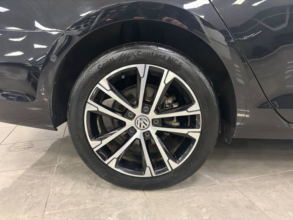 2019 Volkswagen Golf  €17,995