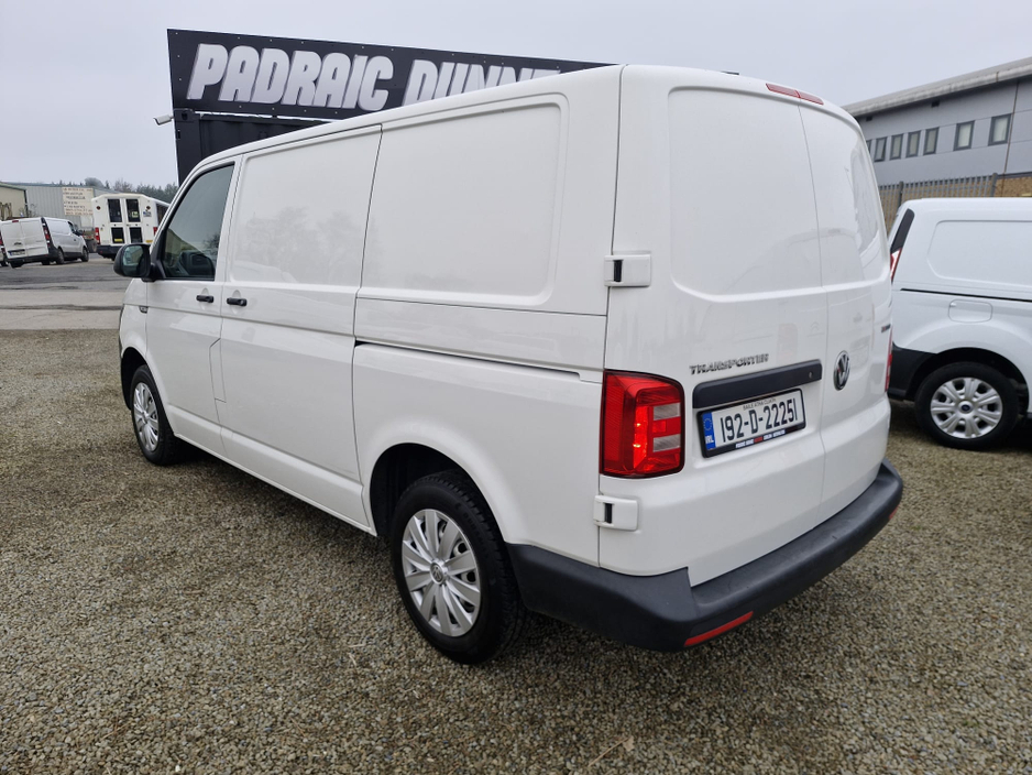 2019 Volkswagen Transporter - image 4
