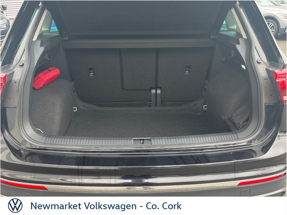 2023 Volkswagen Tiguan - image 9