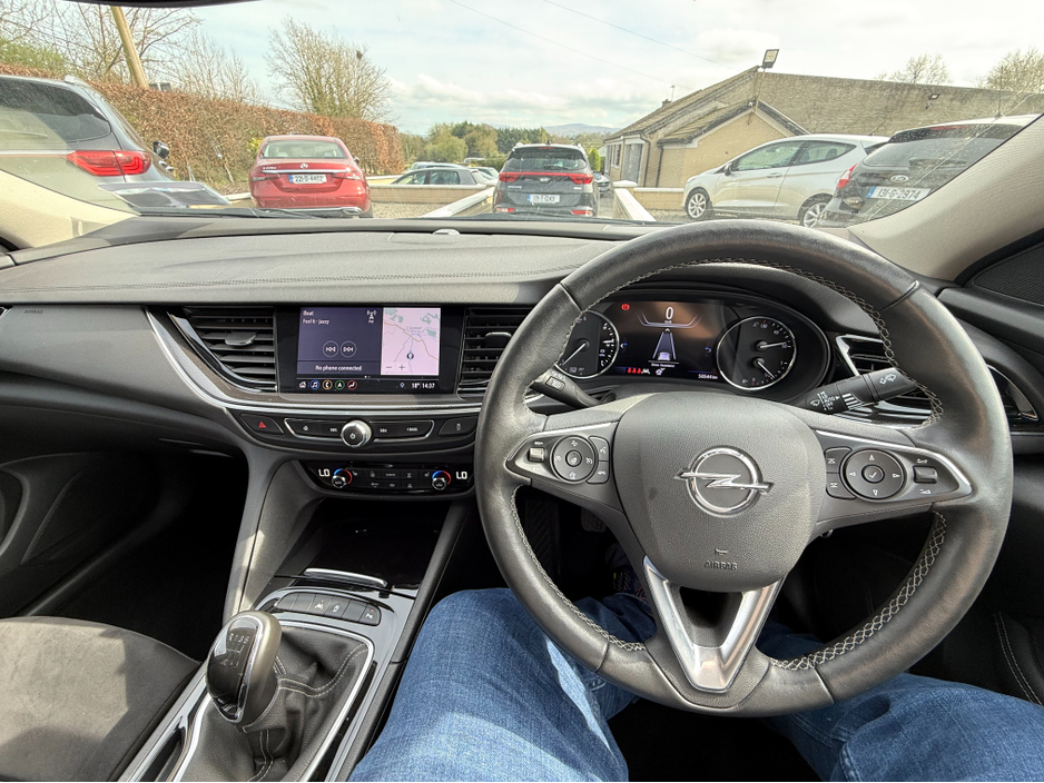 2022 Opel Insignia - image 19