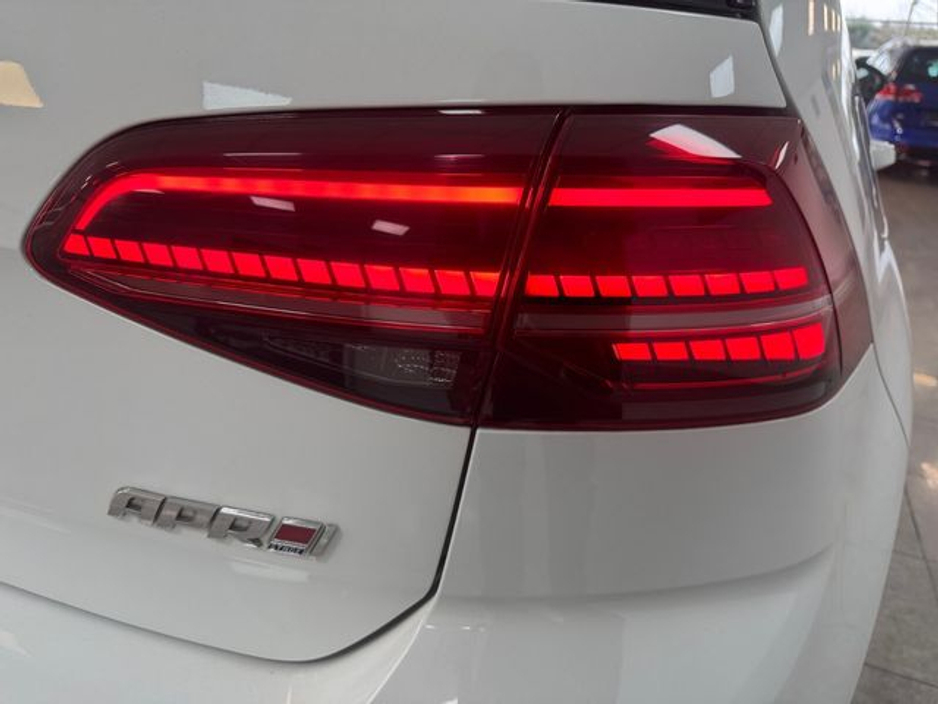 2017 Volkswagen Golf - image 19