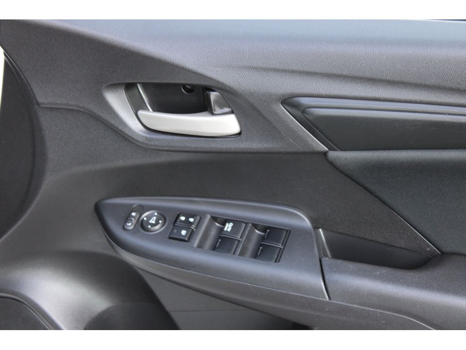 2017 Honda Jazz - image 11