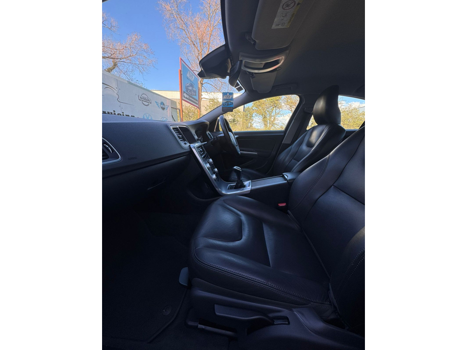 2017 Volvo S60 - image 12