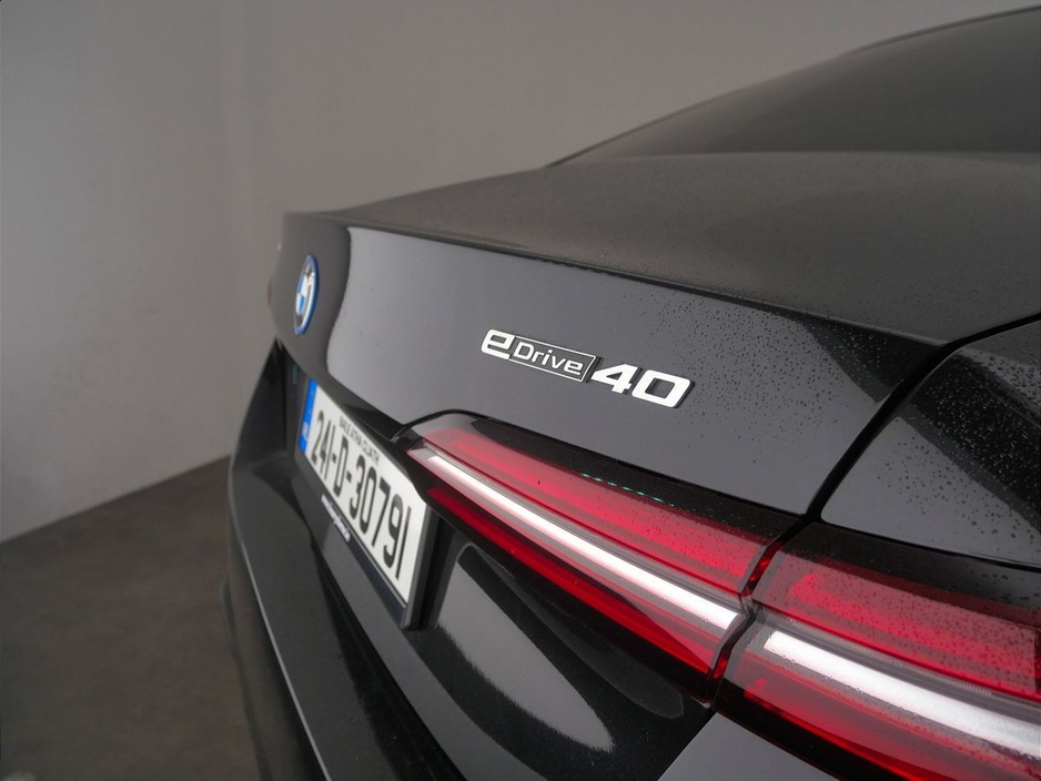 2024 BMW i5 - image 22