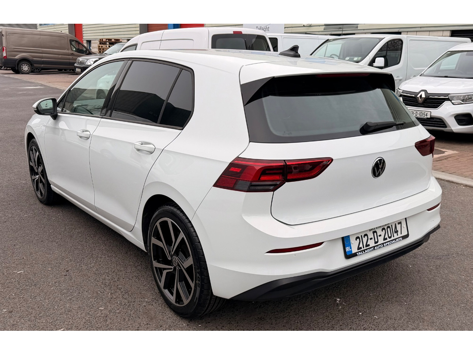 2021 Volkswagen Golf - image 9