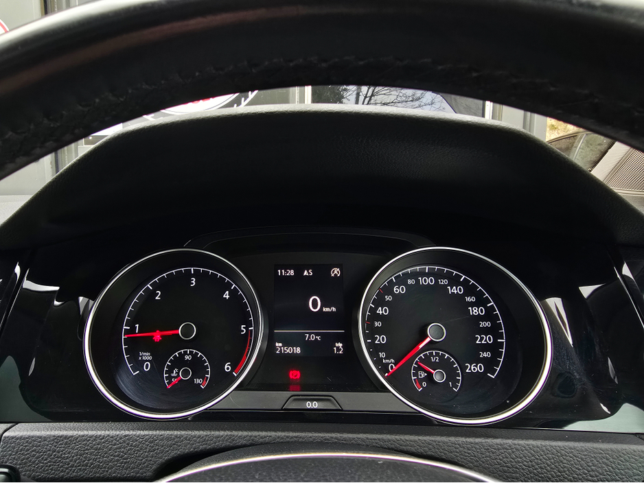 2016 Volkswagen Golf - image 23