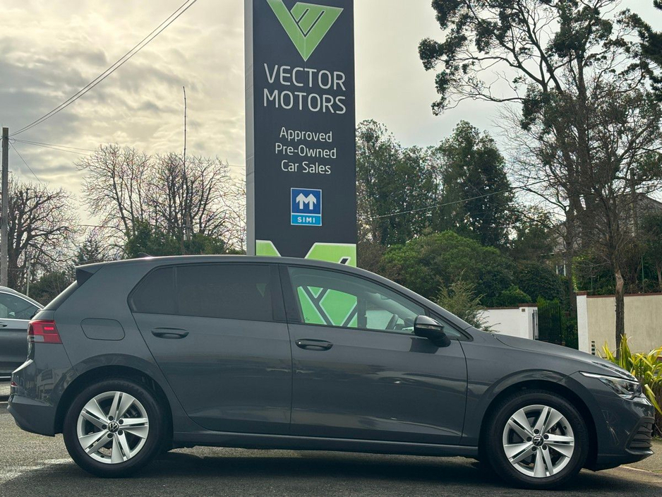 2022 Volkswagen Golf - image 5