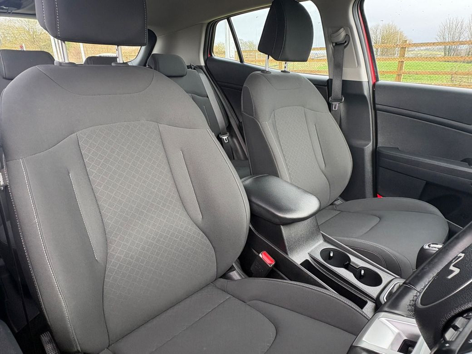 2022 Kia Sportage Premium Spec 1.6d 18inch alloys , *warranty till 2029* Multi-Function Steering Wheel, Climate Control, Lane Departure Warning, Rear Parking Sensors €31,900