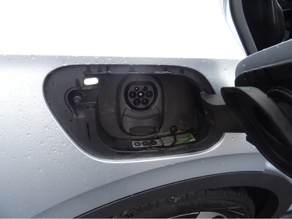 2022 Volkswagen ID.4 - image 9