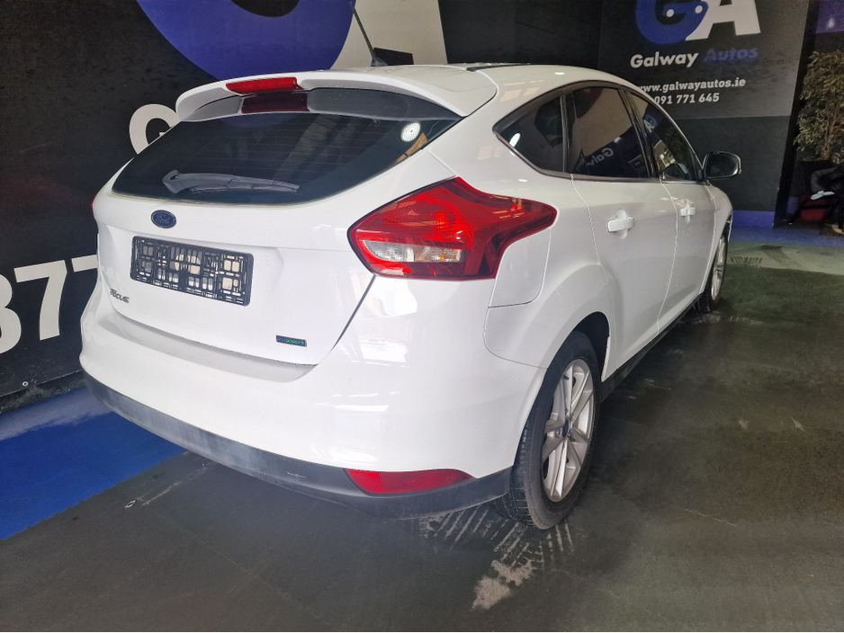 2015 Ford Focus - image 9