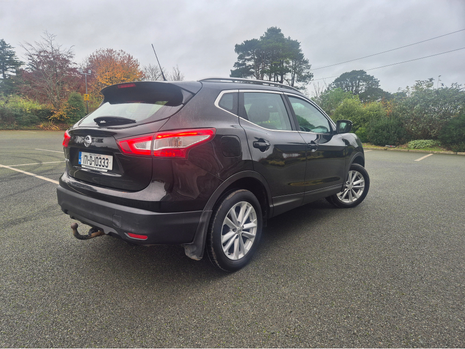 2017 Nissan Qashqai - image 3
