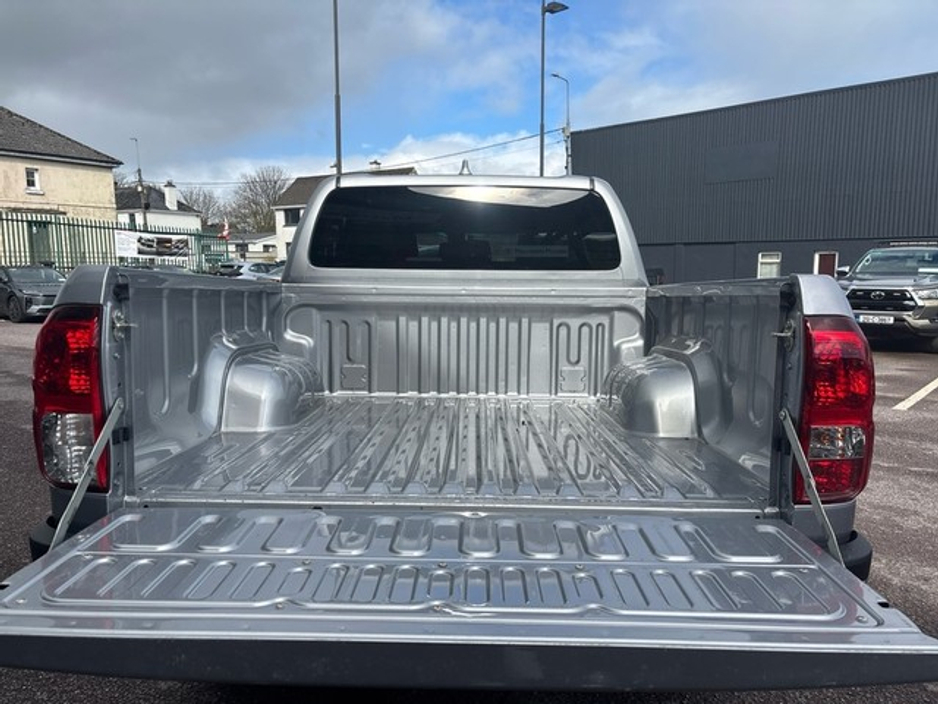 2024 Toyota Hilux - image 10