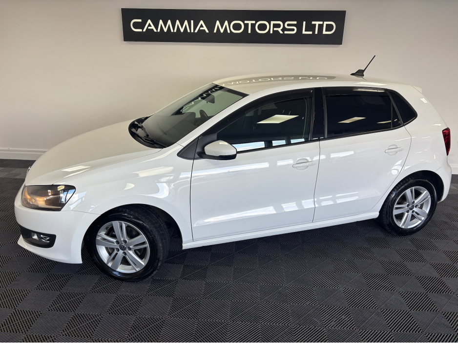 2013 Volkswagen Polo - image 4