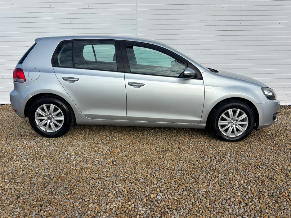 2011 Volkswagen Golf - image 4