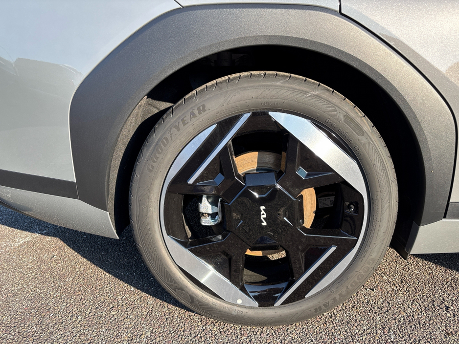 2026 Kia EV4 - image 4