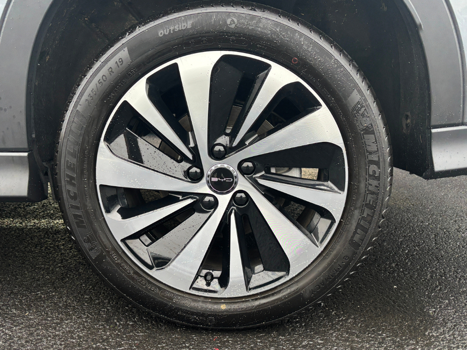 2025 BYD Seal U DM-i Comfort 26.6kWh *125km EV Range* €42,995