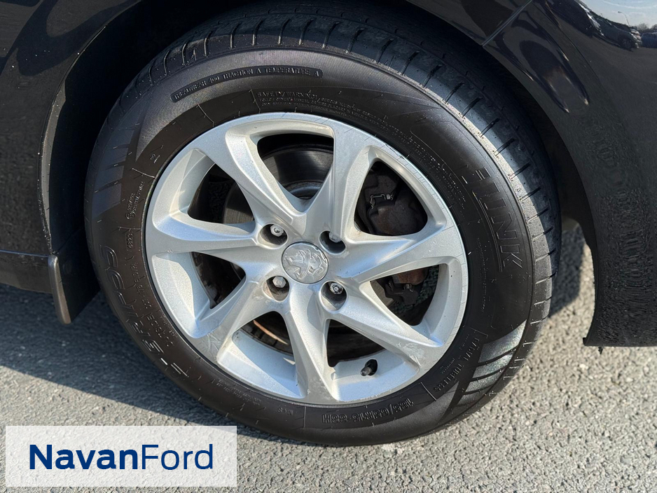 2016 Peugeot 208 - image 14